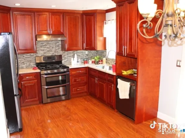 30 Grove Place, Danbury, CT 06810