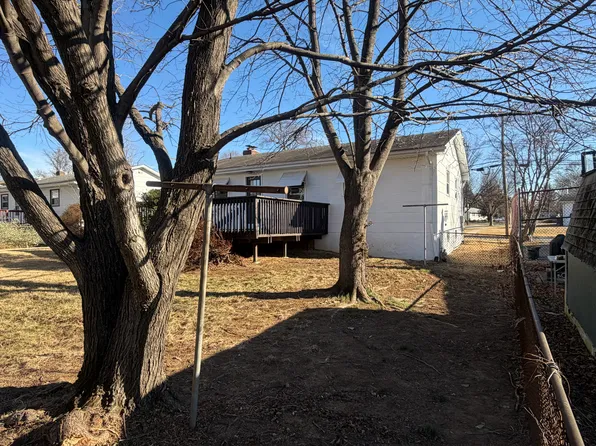 906 Neal Dr, Rockville, MD 20850