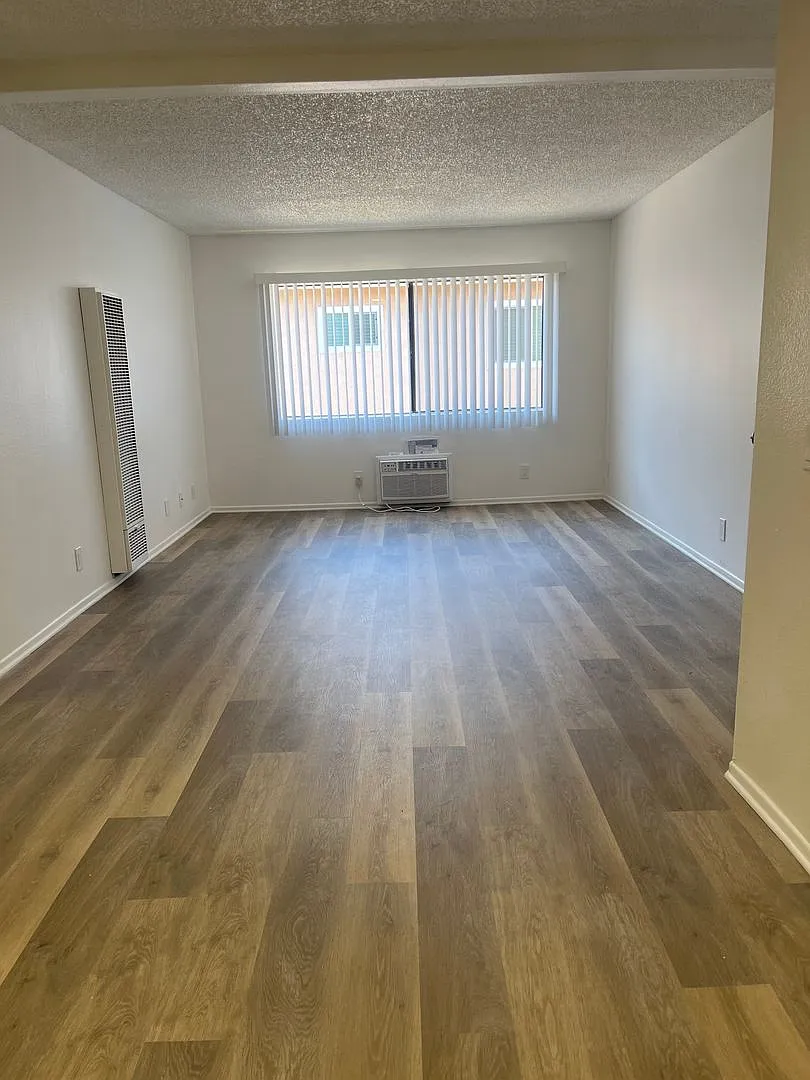 7320 Hazeltine Avenue (5295) — Photo 1