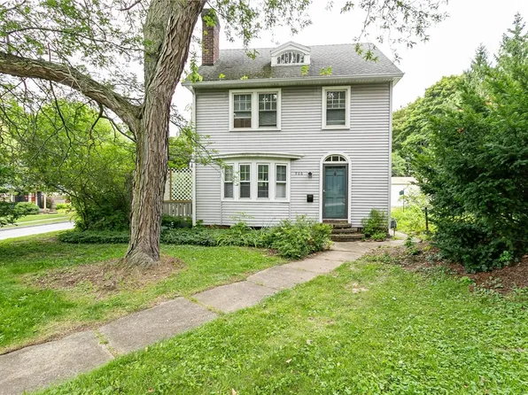 966 Goodman St S, Rochester, NY 14620