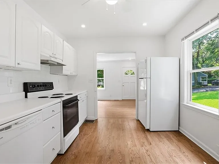 1464 Hawthorne Ave NW — Photo 14