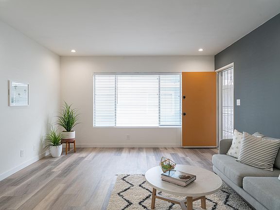 2nd image of 127 W 64th Pl APT 4