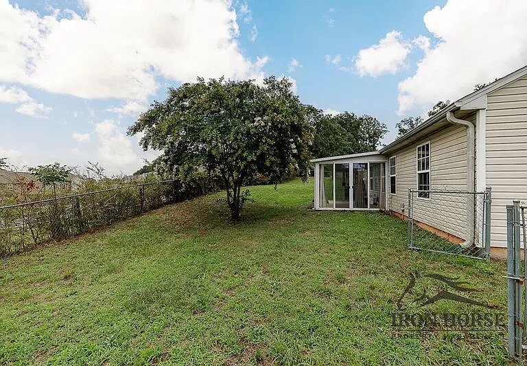 352 Shenandoah Cir — Photo 8