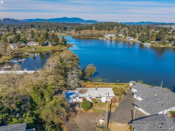 3524 NE Yacht Ave, Lincoln City, OR 97367