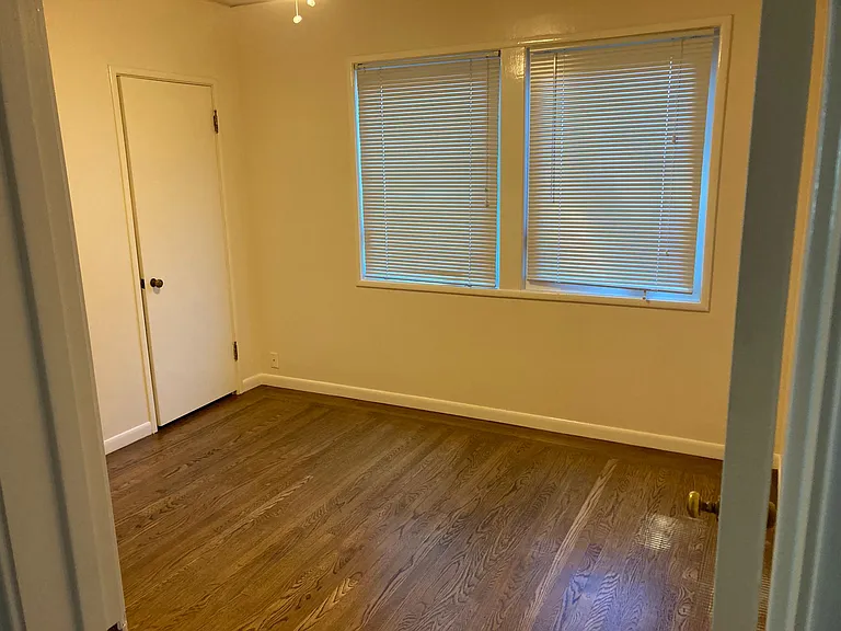 2nd bedroom 10' 3". x 10' 10"