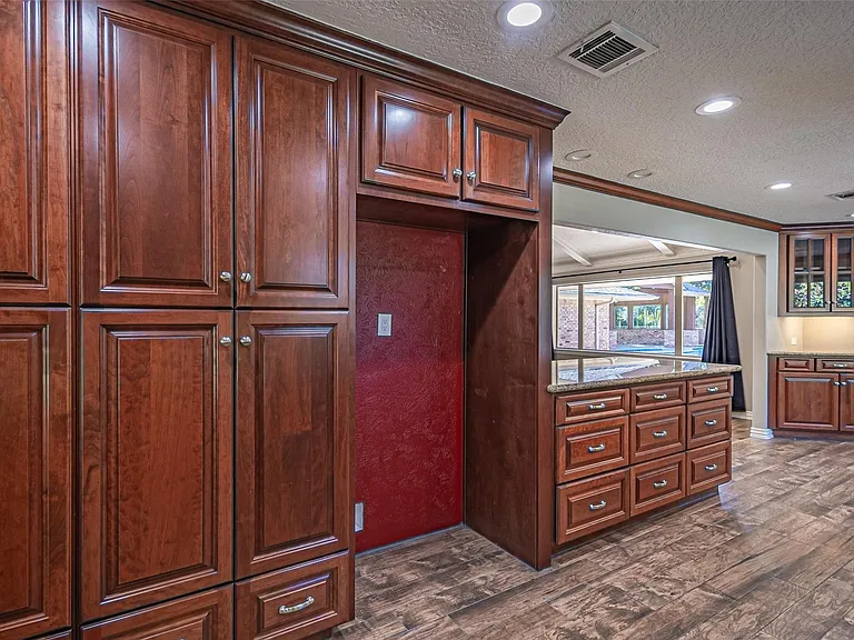 17615 Swansbury Dr — Photo 27