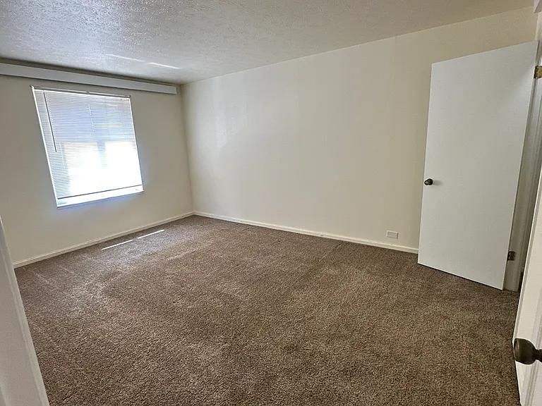 2 Bedroom 2 Bathroom 
Second Bedroom
