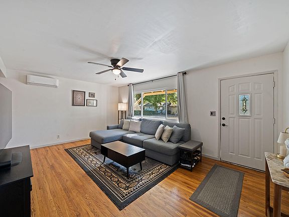 3rd image of 3134 Aster St