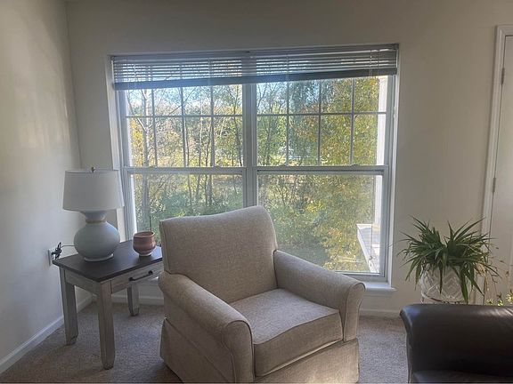 3rd image of 19 Kempton Pl APT 9