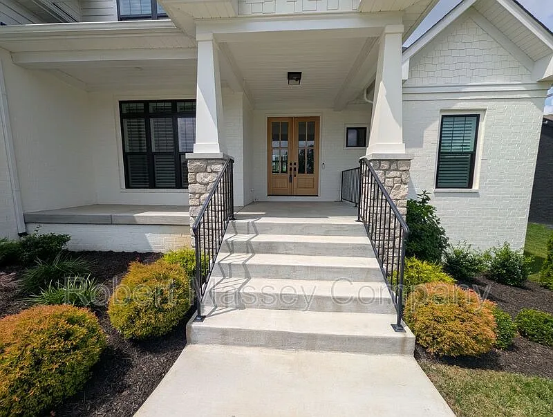 4 bed, 3.5 bath, 3042 sqft, $4,595 — Photo 2