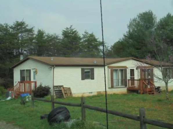 103 Morningside Ln, Wirtz, VA 24184