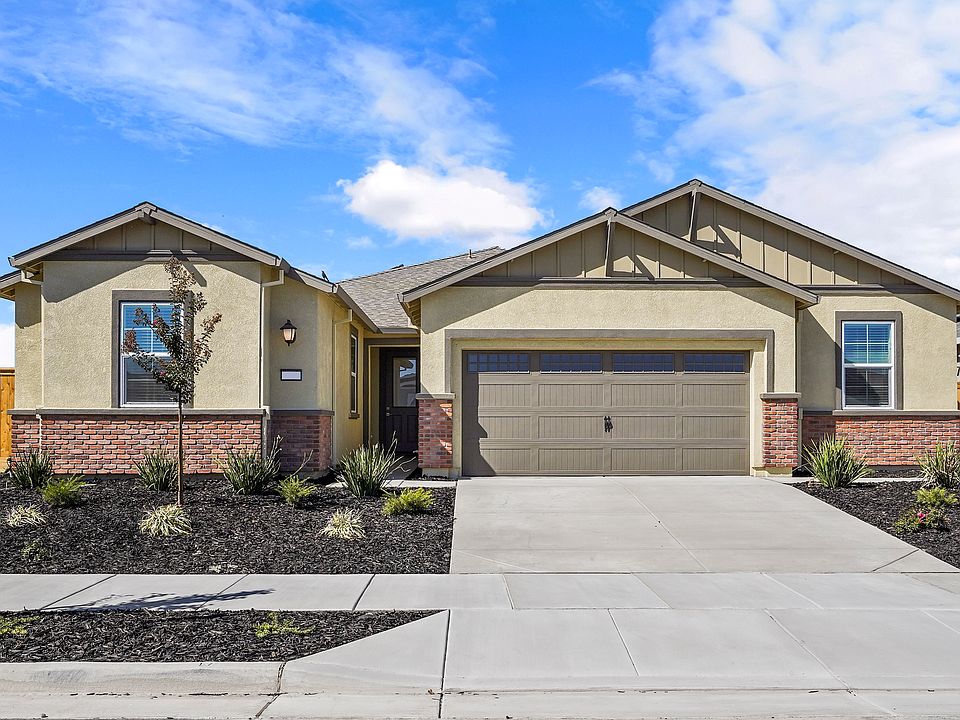 This home has a 2-car garage and gorgeous stone detailing.