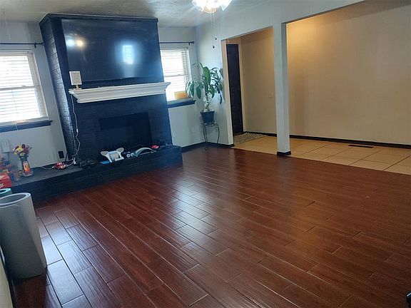 2nd image of 1625 SW 70th St