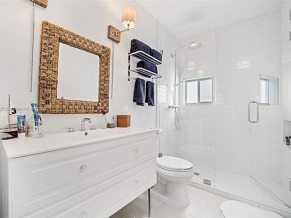 4th image of 2924 Jefferson St #0