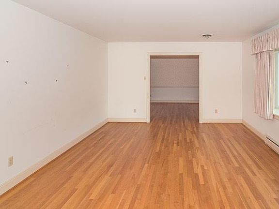 5th image of 8395 Compass Ct