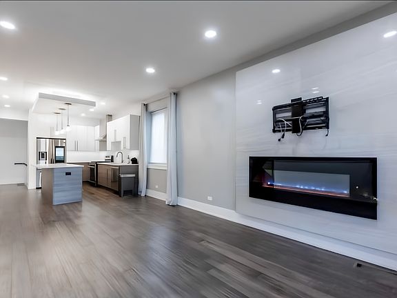 4th image of 1812 N Sawyer Ave #1R