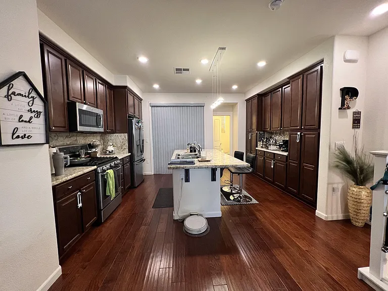 218 Rosarno Ct — Photo 2