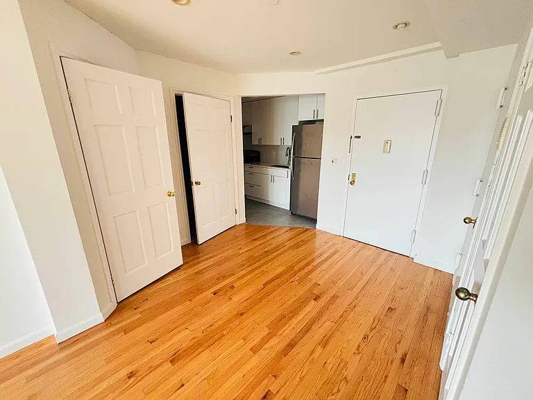 43-18 Robinson St #4B — Photo 6