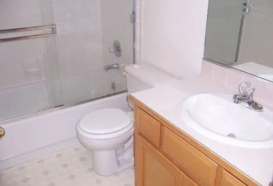 3 Bedroom, 2 Bathroom Patio-Ranch Style Home — Photo 3