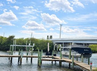 461 SE Pine Rd, Port Saint Lucie, FL 34984