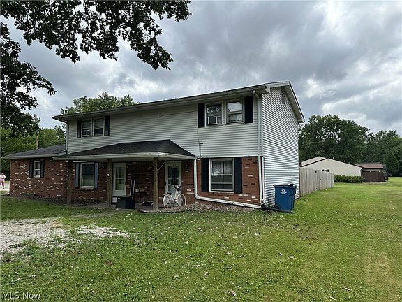 2nd image of 1207 Rosewood Dr NE