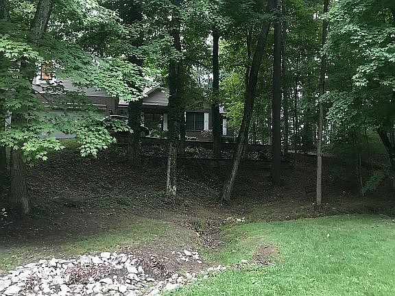 5th image of 709 Woodfield Ct