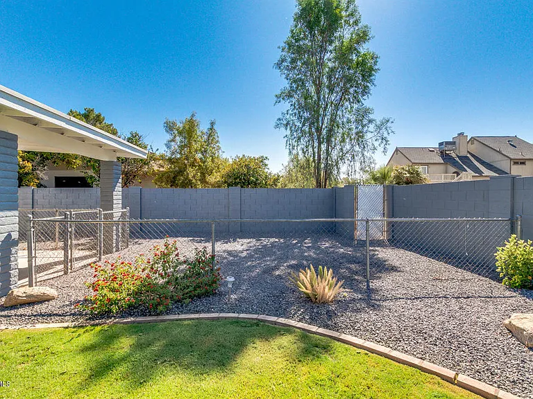 1115 W Barrow Dr — Photo 37
