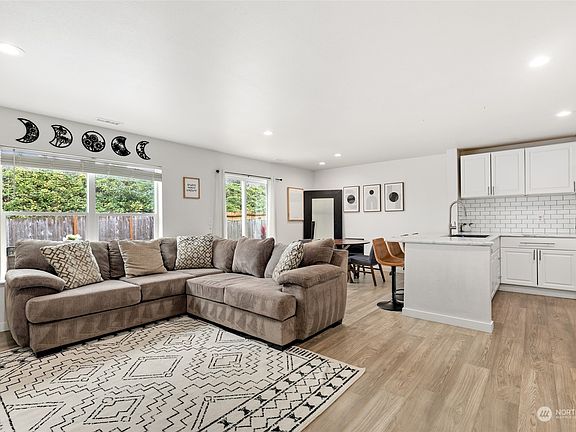 3rd image of 12700 SE 296th Way