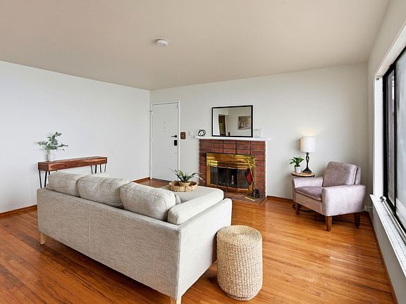3rd image of 444 Heathcliff Dr