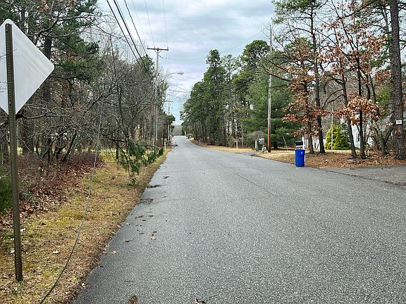5th image of 99 Willow Dr