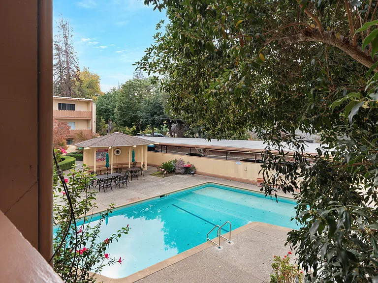 Stanford Garden Apartments — Photo 16