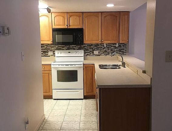 3rd image of 70 Paddleboat Ln #305C