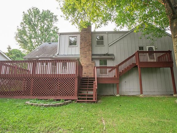 5th image of 1001 NW Woodview Cir