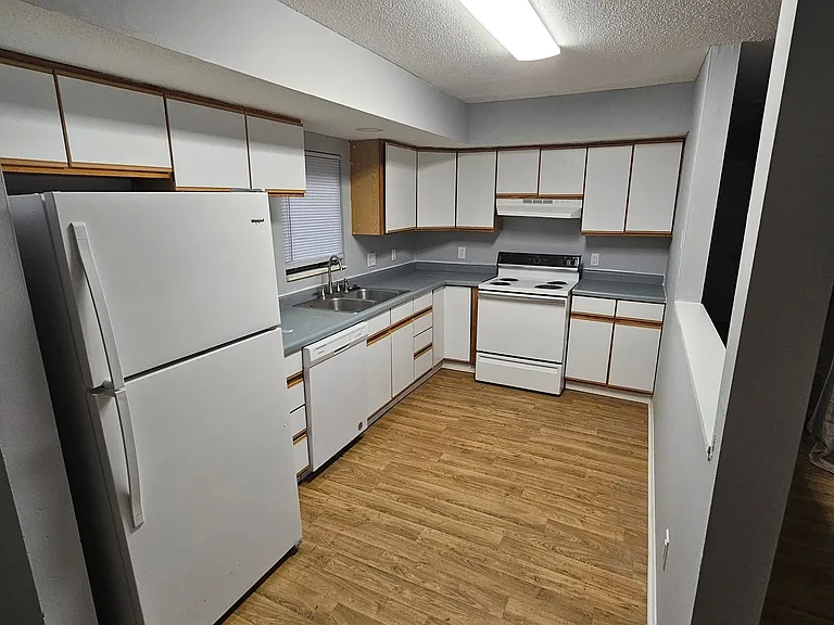 1102 E Colorado Ave — Photo 2