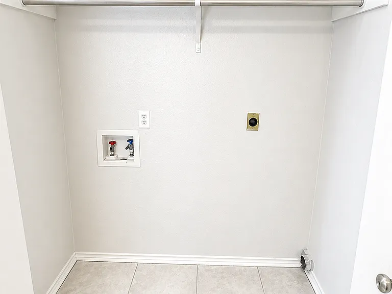 1501 Benttree Dr #B — Photo 12