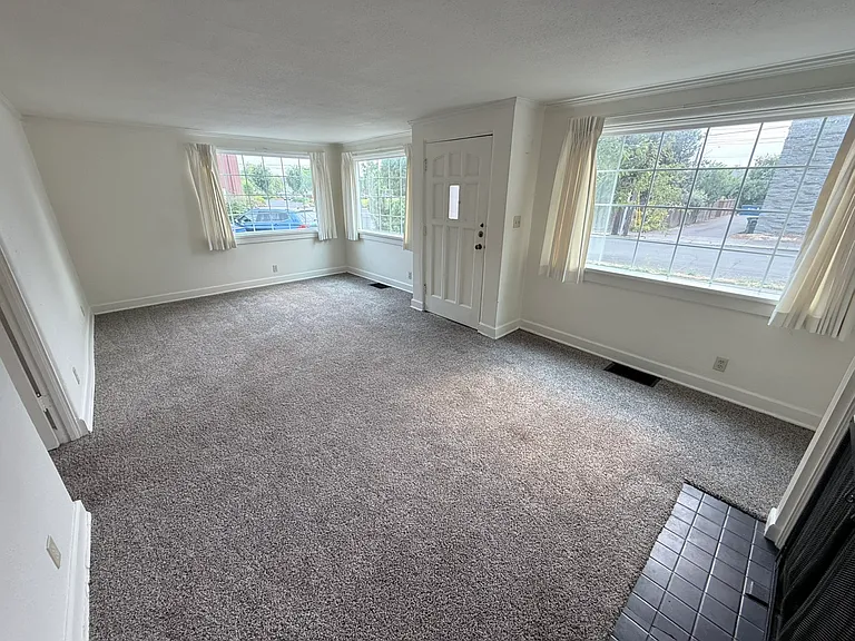 428 NW 26th St — Photo 3