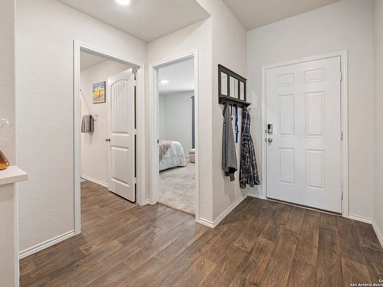 723 Armadillo Dr — Photo 6