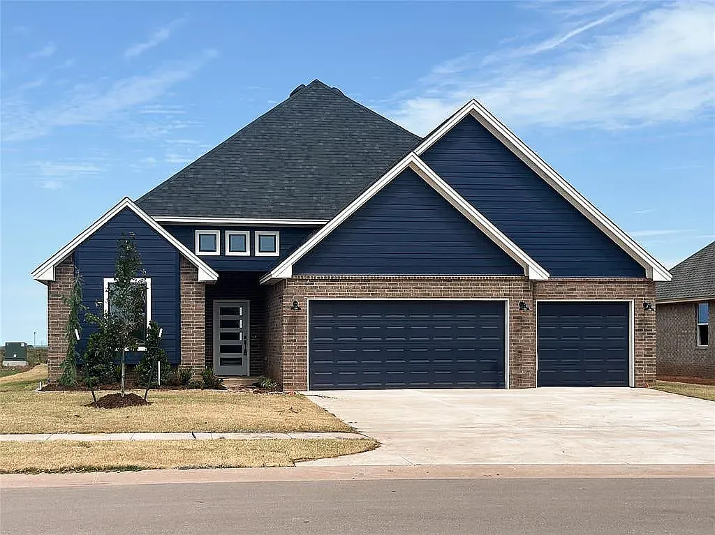 4 bed, 2.5 bath, 2034 sqft, $2,200 — Photo 1