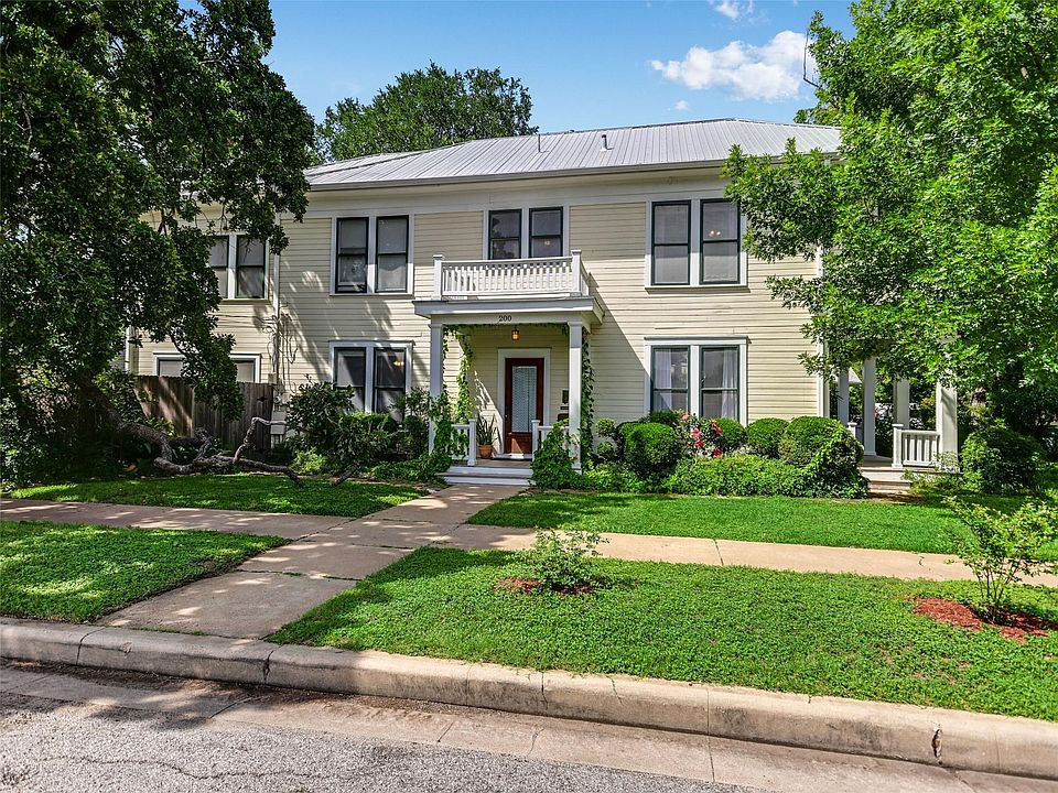 1st image of 200 W 40th St