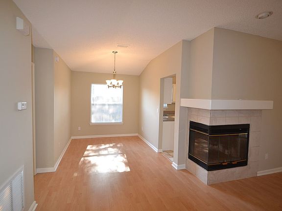 2nd image of 12374 Carriann Cove Trl S