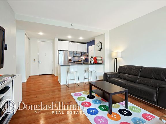 2nd image of 5-15 49th Ave #3I