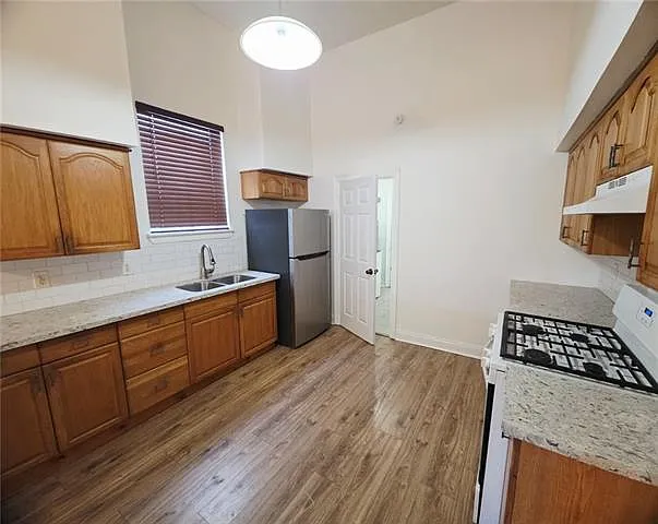 3 bed, 2.0 bath, 1248 sqft, $2,200 — Photo 4