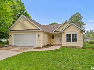 1903 13th St, Viola, IL 61486