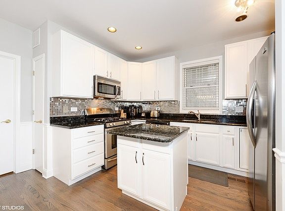 4th image of 1960 W Diversey Pkwy #1