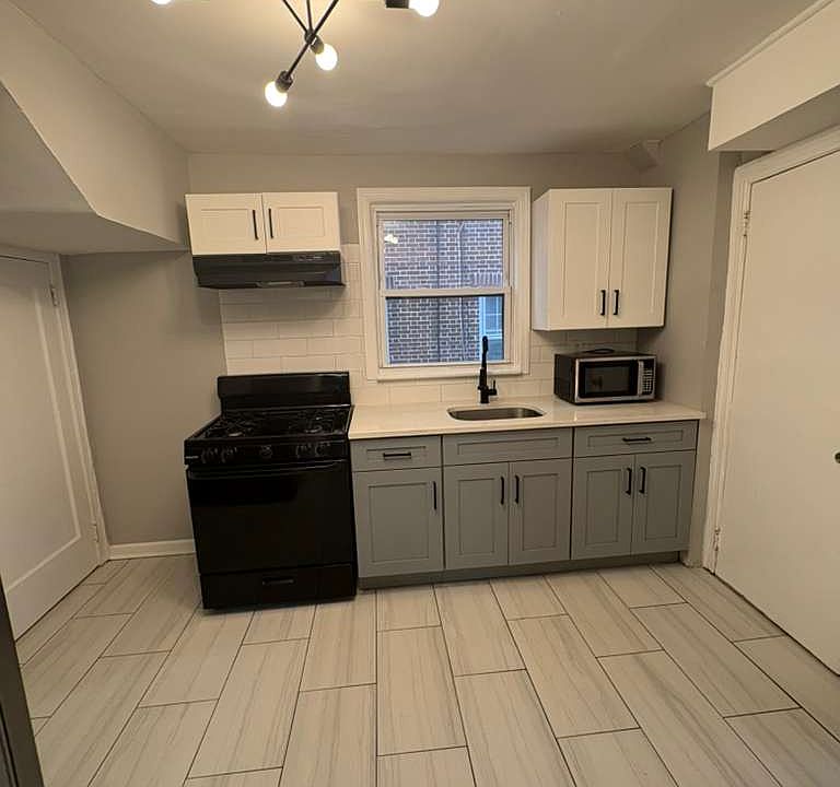1st image of 14 Poe Ave Floor 1