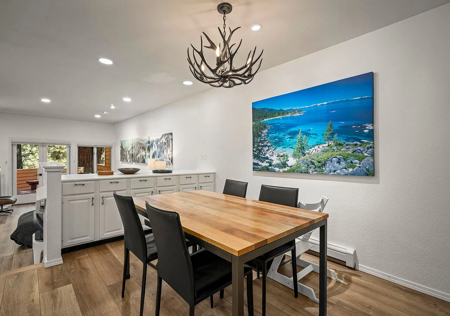 Rare Fully Remodeled 3-Bedroom McCloud Condo — Photo 2