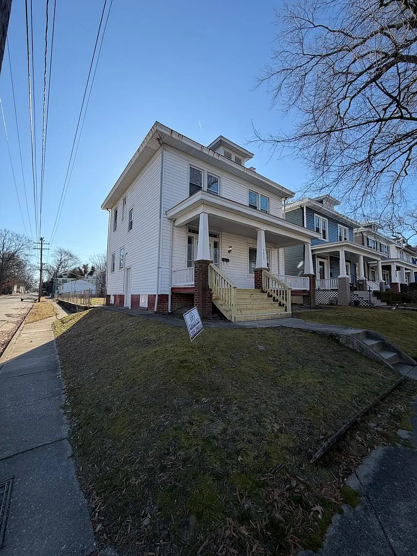 Beautifully Renovated 4bdrm/1.5bth Home Located in Richmond's Northside!! — Photo 2