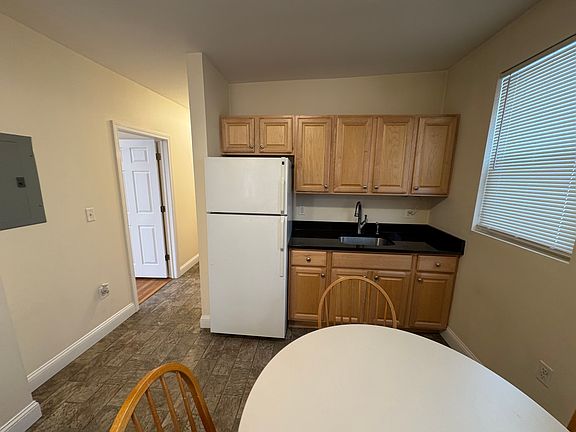 4th image of 222 Middlesex Ave #4