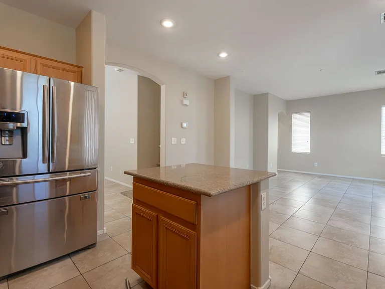 944 Saffex Rose Ave — Photo 7
