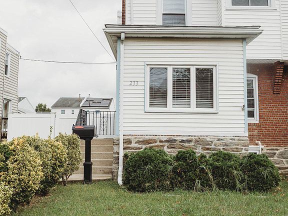 3rd image of 233 Leon Ave